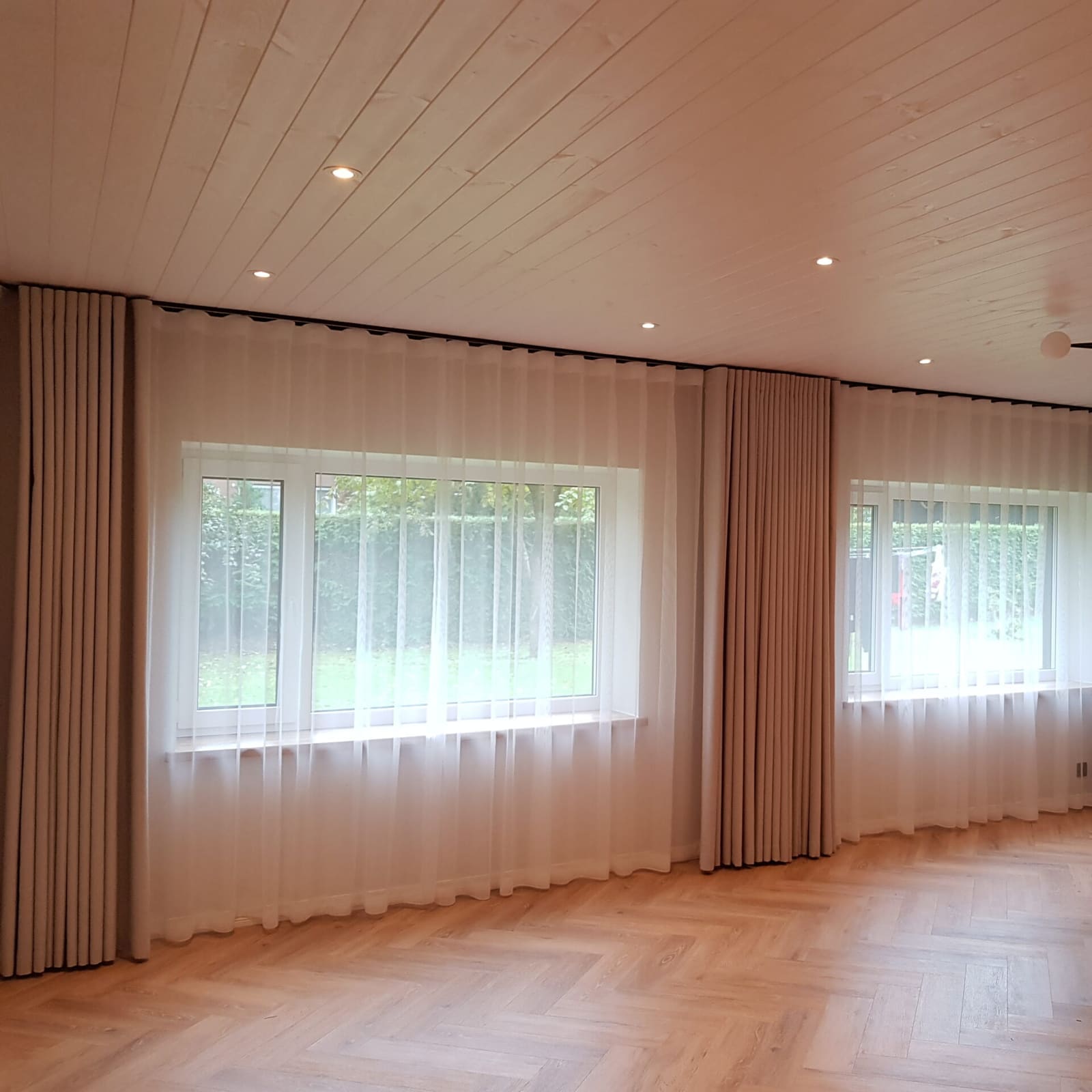 Erilahendusega tekstiilkardin