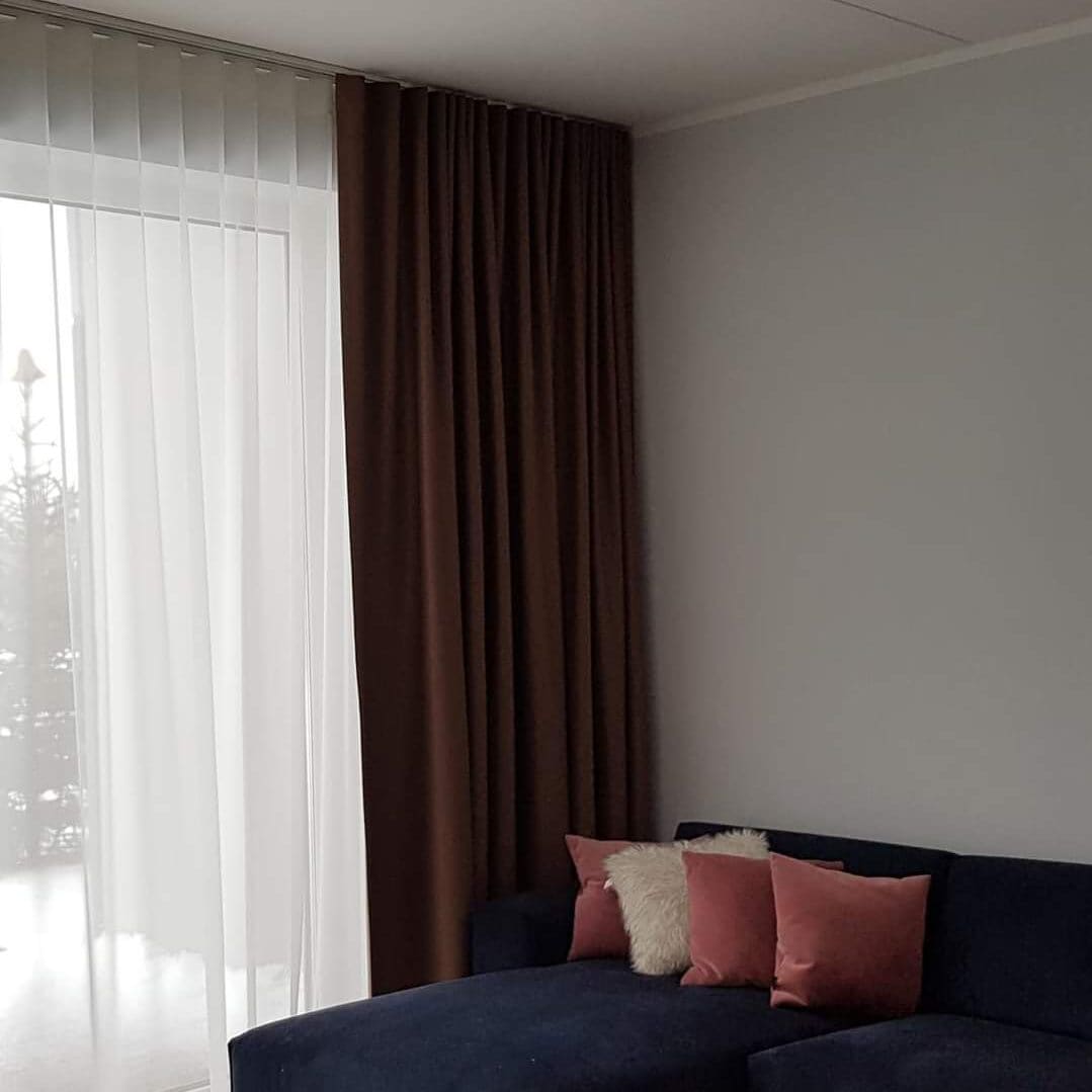 Pimendav külgkardin — detail