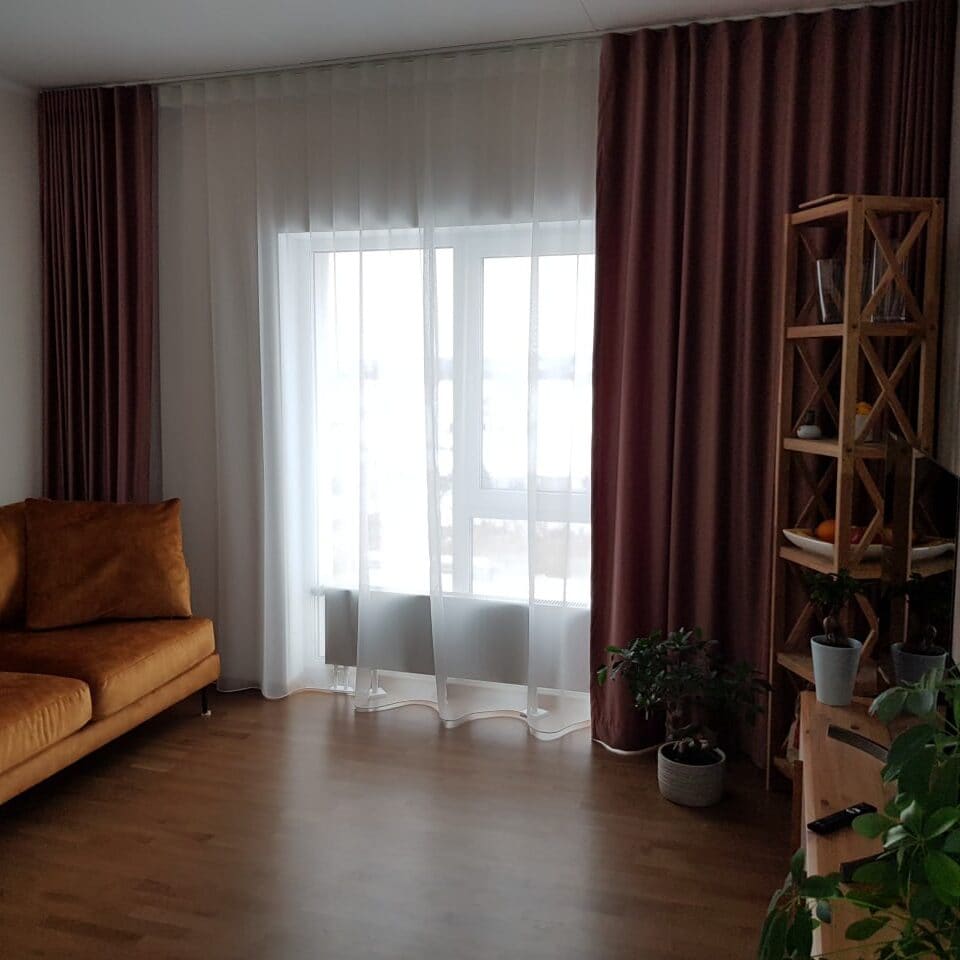 Sametkangast külgkardinad detail