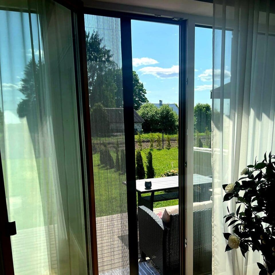 Volditav putukavõrk-uks — detail