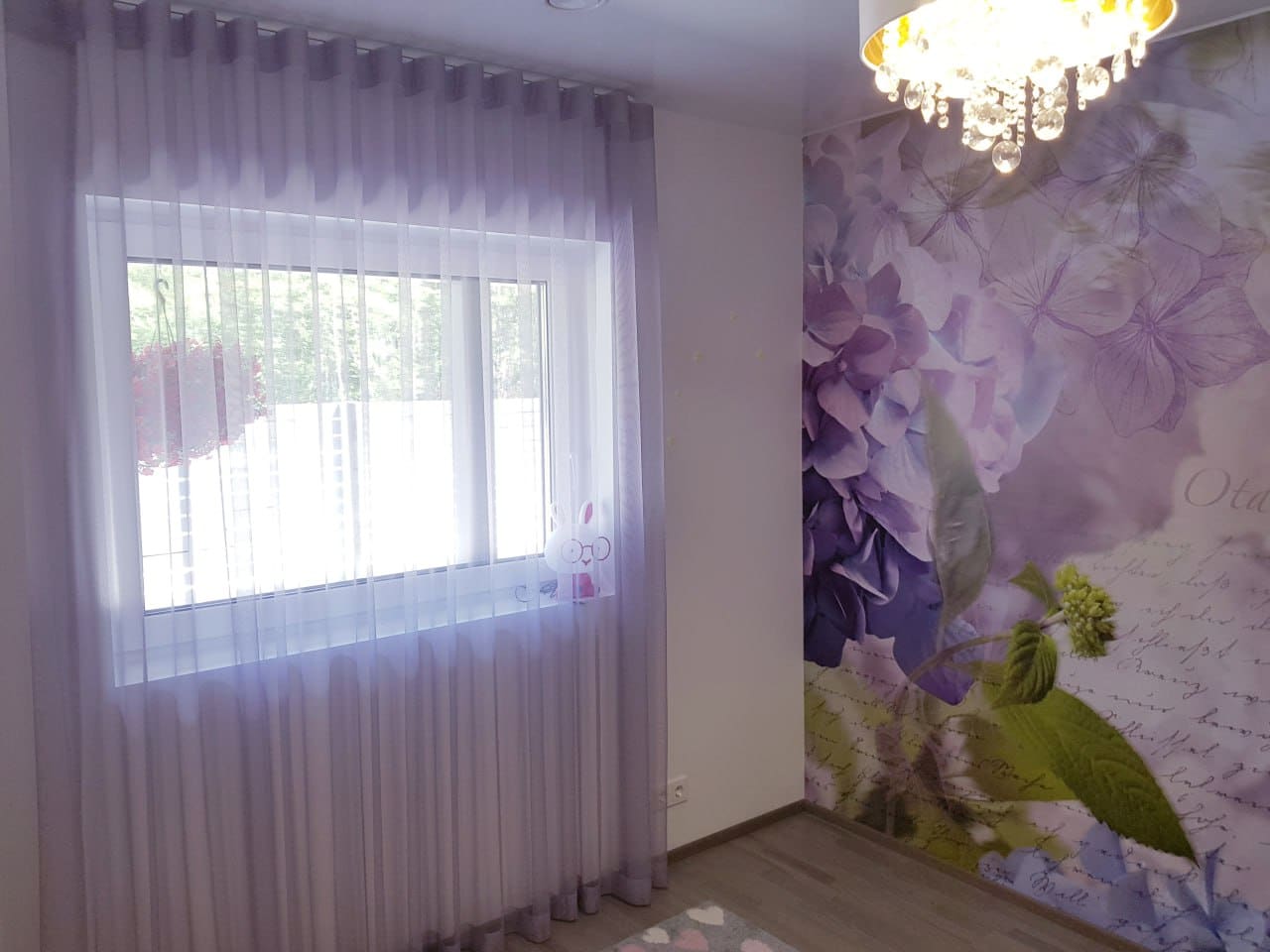 Päevakardin elutuppa