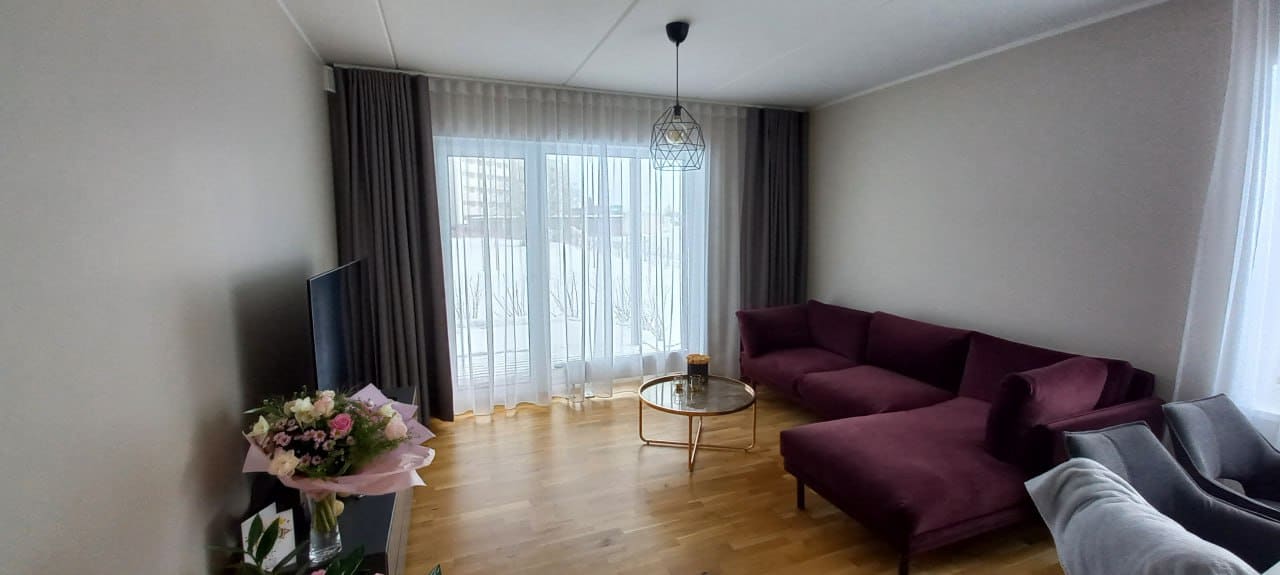 Pimendavad külgkardinad magamistuppa